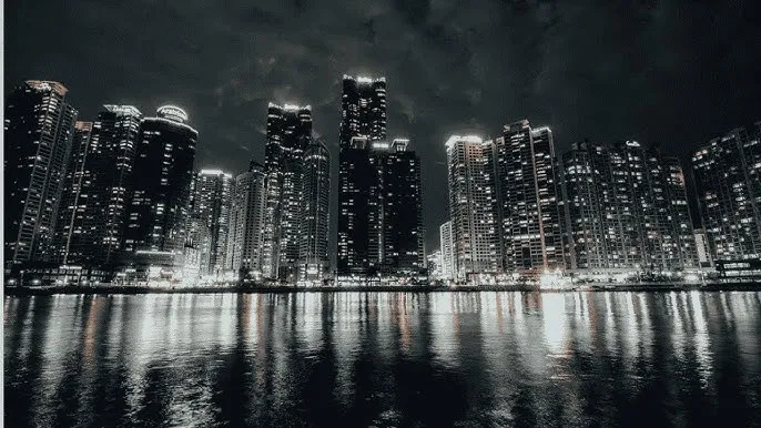 绿椅子在线观看 - 城市之光：霓虹背后的人间烟火